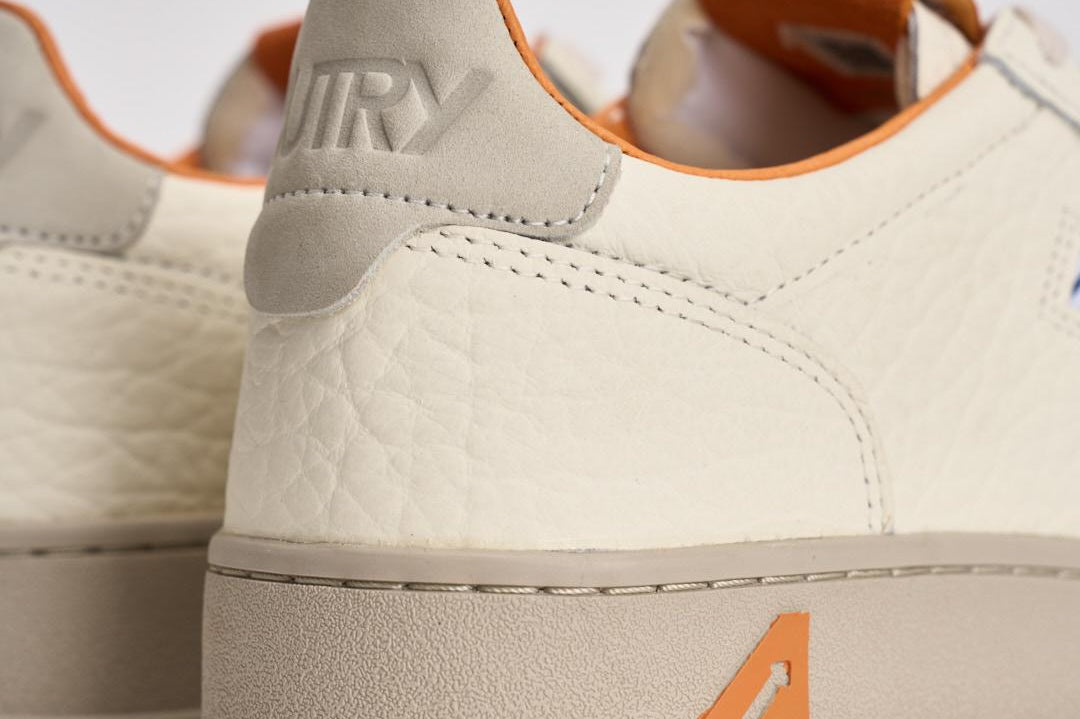 Sneakers uomo Medalist Low bianca e arancione AULM NE13 AUTRY 