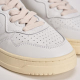 Sneakers donna Medalist Low bianca e rosa AULW LL16 AUTRY 