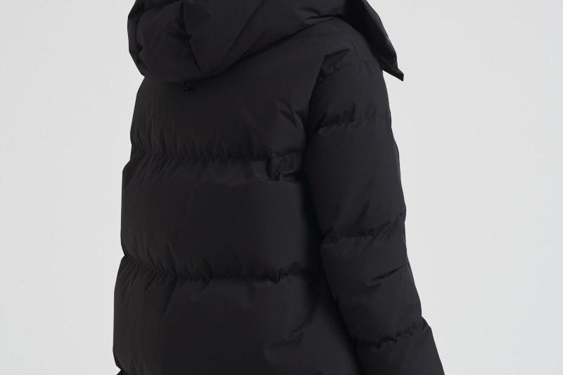 Piumino donna Laminar lungo nero PI002047D 9300 HERNO 