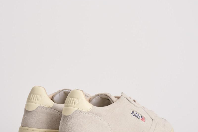 Sneakers uomo Medalist low in suede grigio AULM UH01 AUTRY 