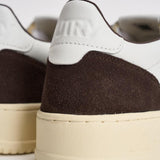Sneakers uomo Medalist Low in suede bianca e marrone AULM FT19 AUTRY 