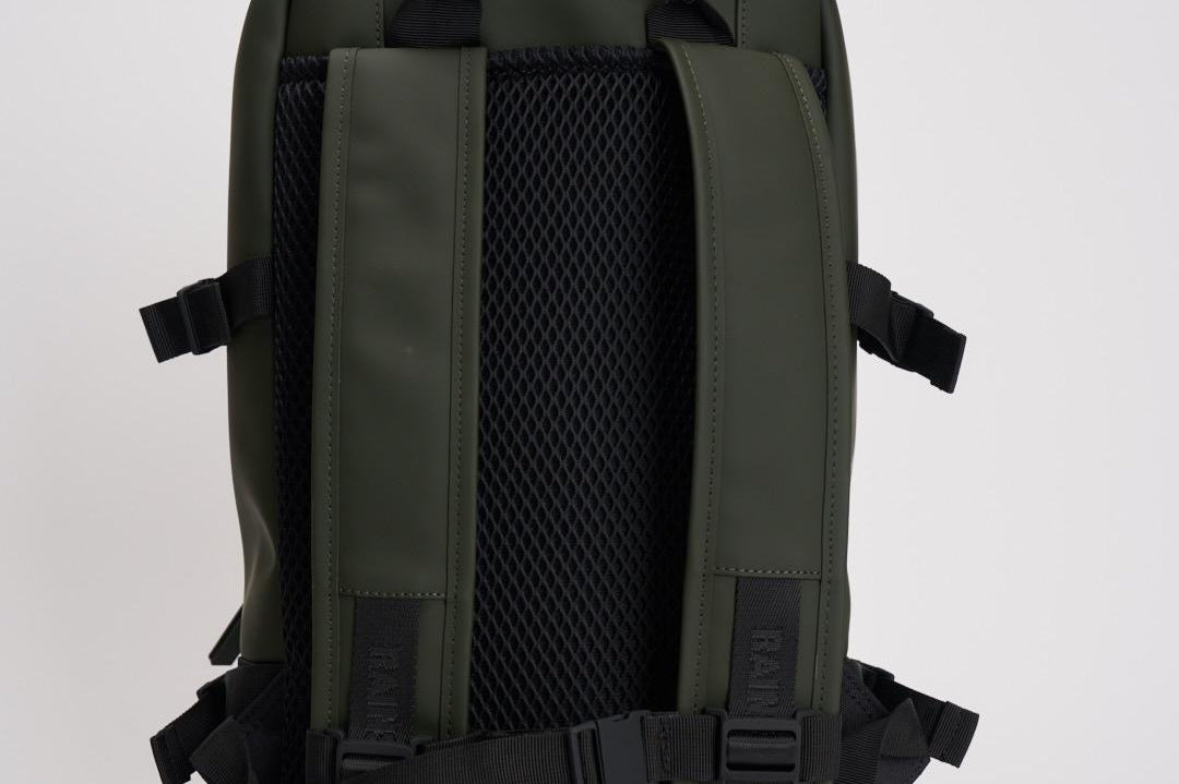 Zaino verde impermeabile 14330 03 RAINS 