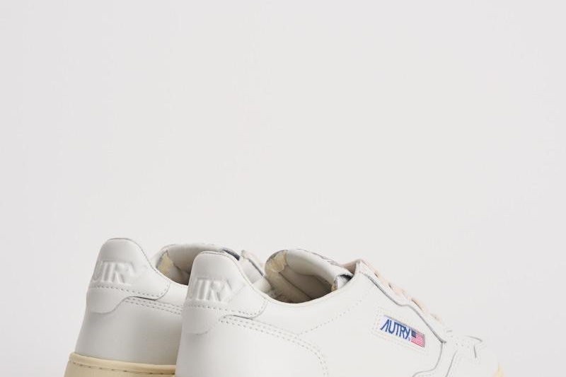 Sneakers donna medalist low in pelle bianca AULW LL15 AUTRY 