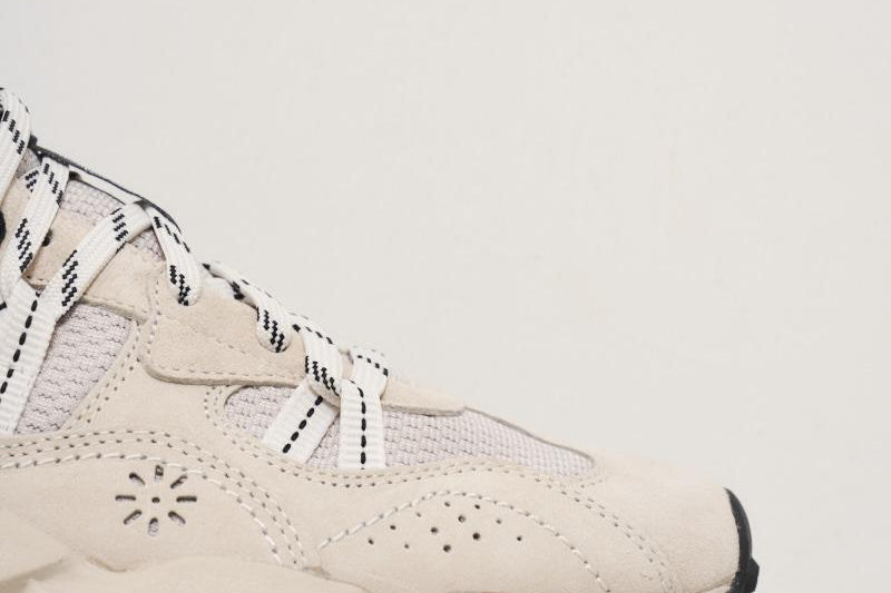 Sneakers uomo bianche nere 0N01U MESHOFFWHITE FLOWER MOUNTAIN 