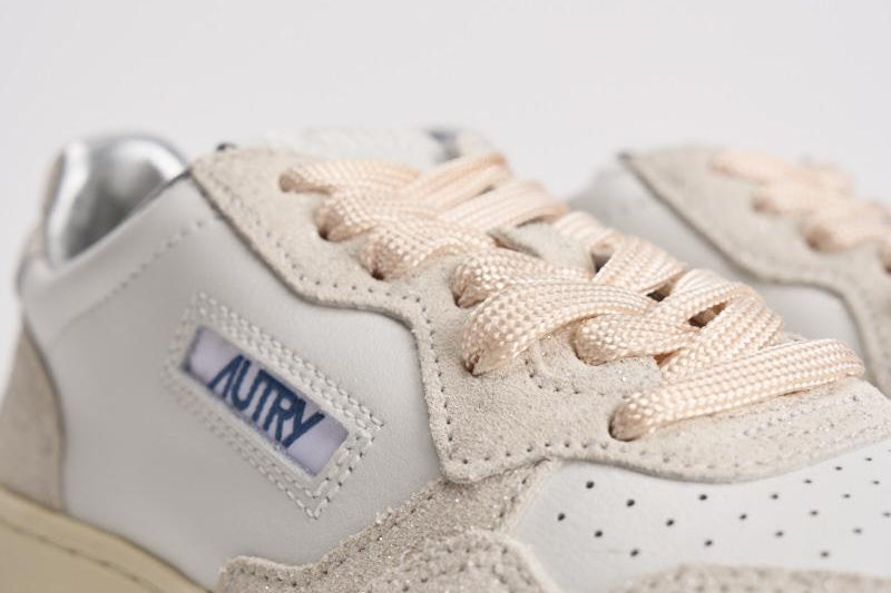 Sneakers donna Medalist in suede grigio chiaro AULW TA01 AUTRY 