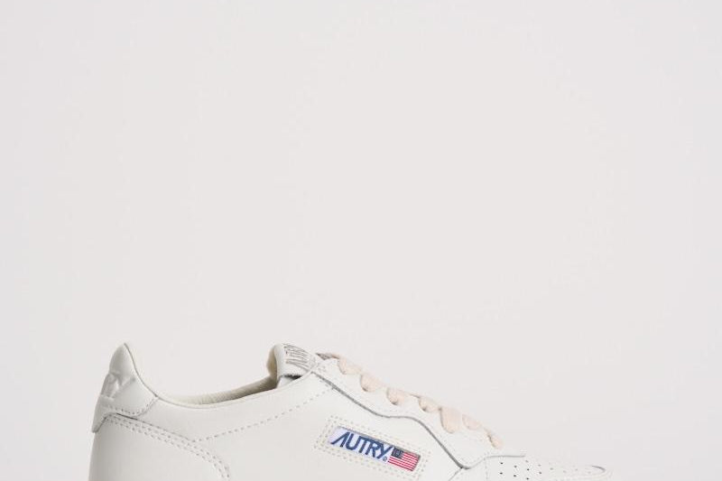 Sneakers donna medalist low in pelle bianca AULW LL15 AUTRY 