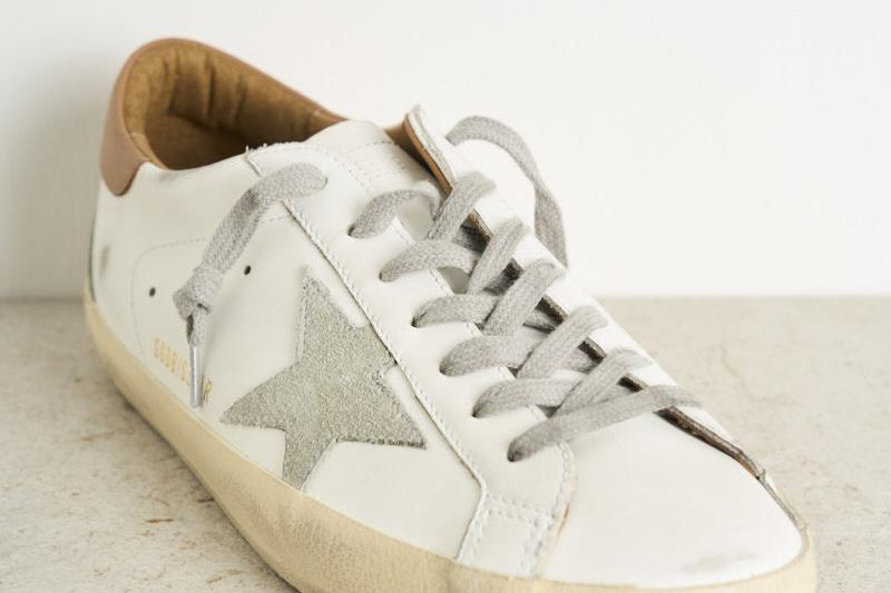 Sneakers uomo bianco e cammello GMF00102 F00218210803 GOLDEN GOOSE 