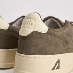 Sneakers uomo Medalist low suede verde militare AULM UH04 AUTRY 