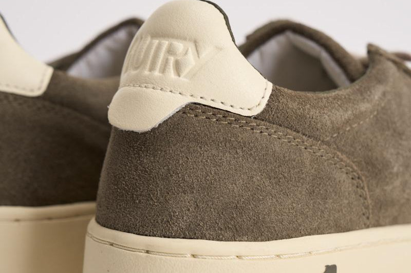 Sneakers uomo Medalist low suede verde militare AULM UH04 AUTRY 