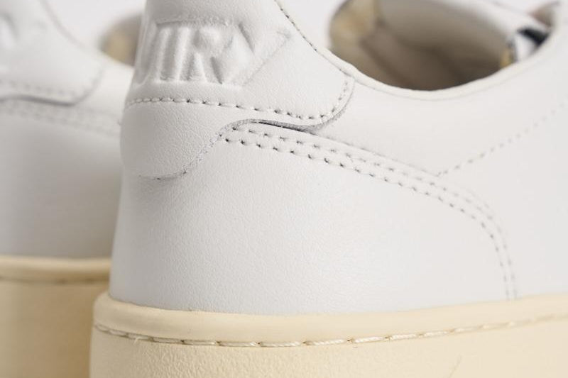 Sneakers donna medalist low in pelle bianca AULW LL15 AUTRY 