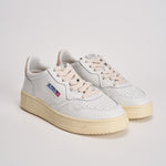 Sneakers donna Medalist Low bianca e rosa AULW LL16 AUTRY 