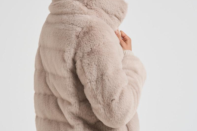 Piumino donna in eco pelliccia beige PI001935D 1985 HERNO 