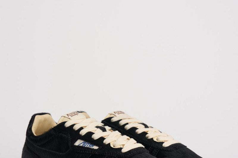 Sneakers donna Windspin in suede nera WSLW YN01 AUTRY 