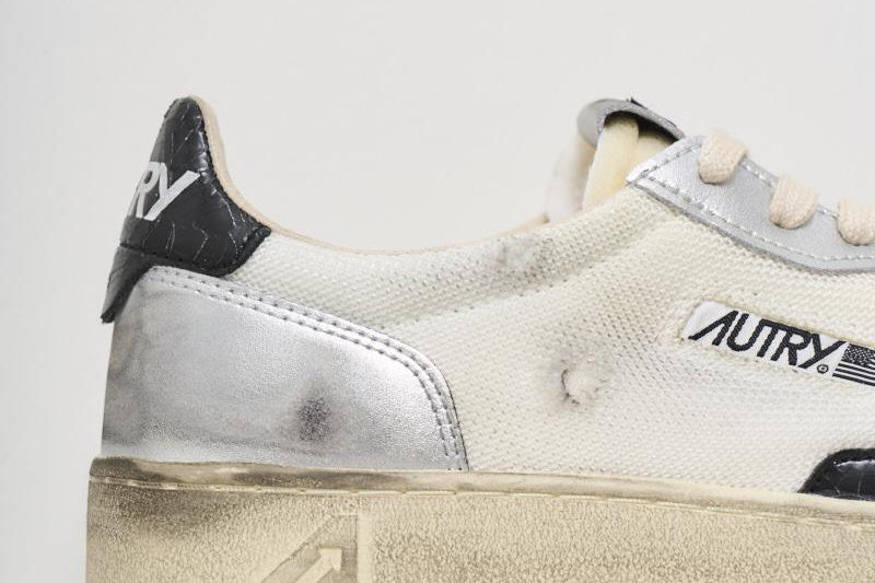Sneakers uomo Medalist Super Vintage bianca, nera e argento AVLM MS13 AUTRY 