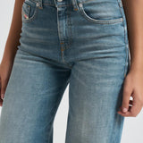 Jeans donna flare D-Akemi 1978 in denim medio A03624 09M5801 DIESEL 