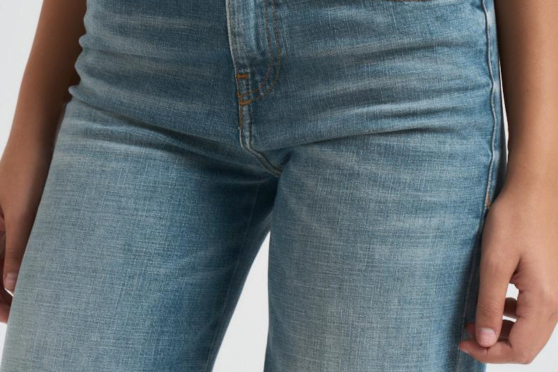 Jeans donna flare D-Akemi 1978 in denim medio A03624 09M5801 DIESEL 