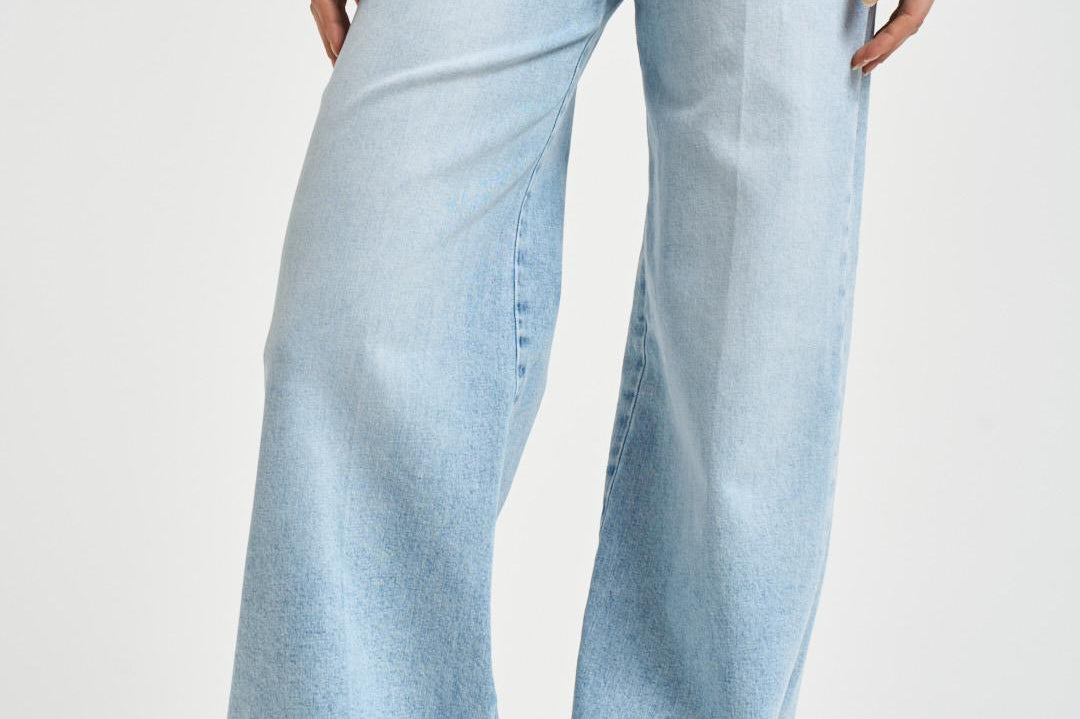 Jeans donna flare D-Akemi 1978 in denim chiaro A03624 0ADBJ01 DIESEL 