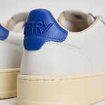 Sneakers uomo Medalist Low bianca e celeste AULM DL01 AUTRY 