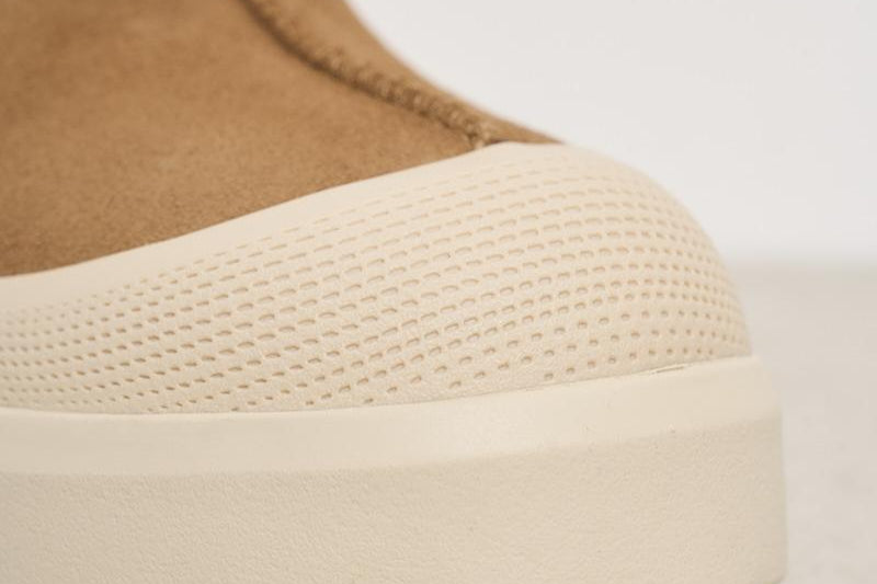 Scarpa bassa uomo Lo Lowmel in gomma e suede cammello 1144096 CHESTNUT UGG 