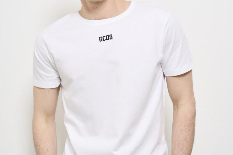 T-shirt donna girocollo bianca A1OM2312JA4 01 GCDS 