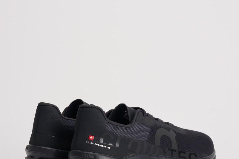 Sneakers On Cloudmonster uomo MONSTER ALL BLACK ON RUNNING 