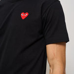 T-shirt uomo nera con cuore rosso AXT108 BLACK COMME DES GARCON PLAY 