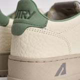 Sneakers uomo Medalist Low bianca e verde salvia AULM NE16 AUTRY 