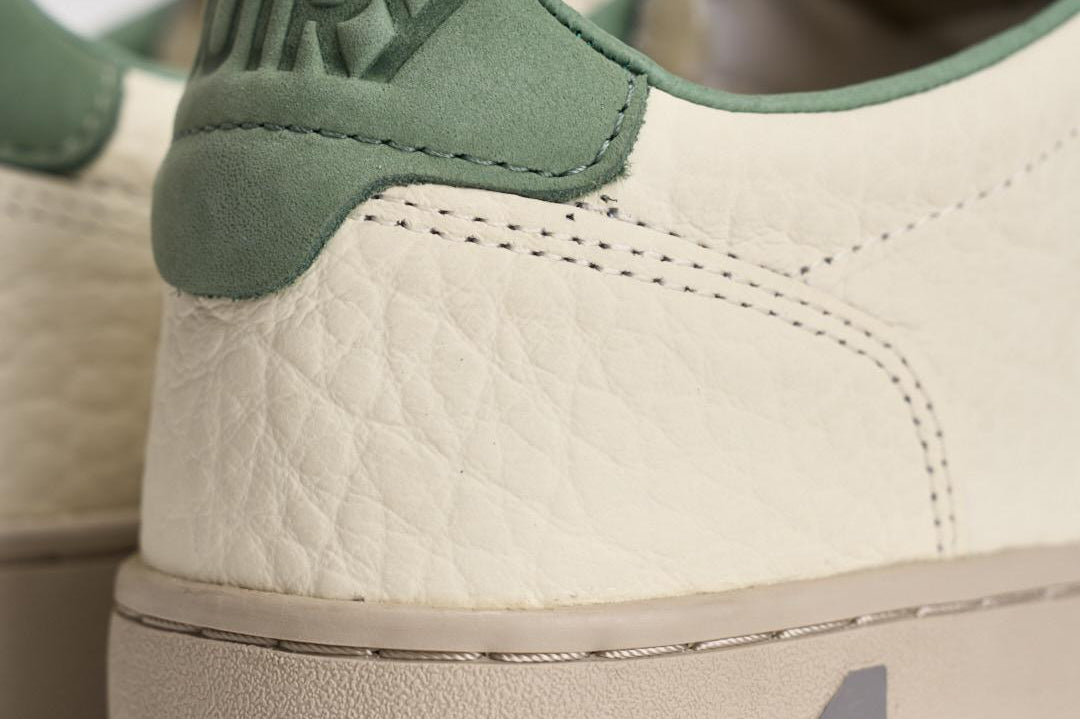 Sneakers uomo Medalist Low bianca e verde salvia AULM NE16 AUTRY 