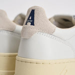 Sneakers uomo Medalist Low bianca e beige AULM BJ04 AUTRY 