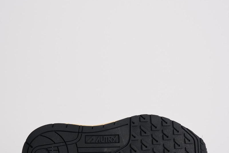 Sneakers uomo Reelwind Low in suede nero WWLM UT21 AUTRY 