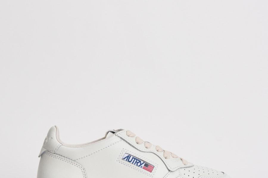 Sneakers donna medalist low in pelle bianca AULW LL15 AUTRY 