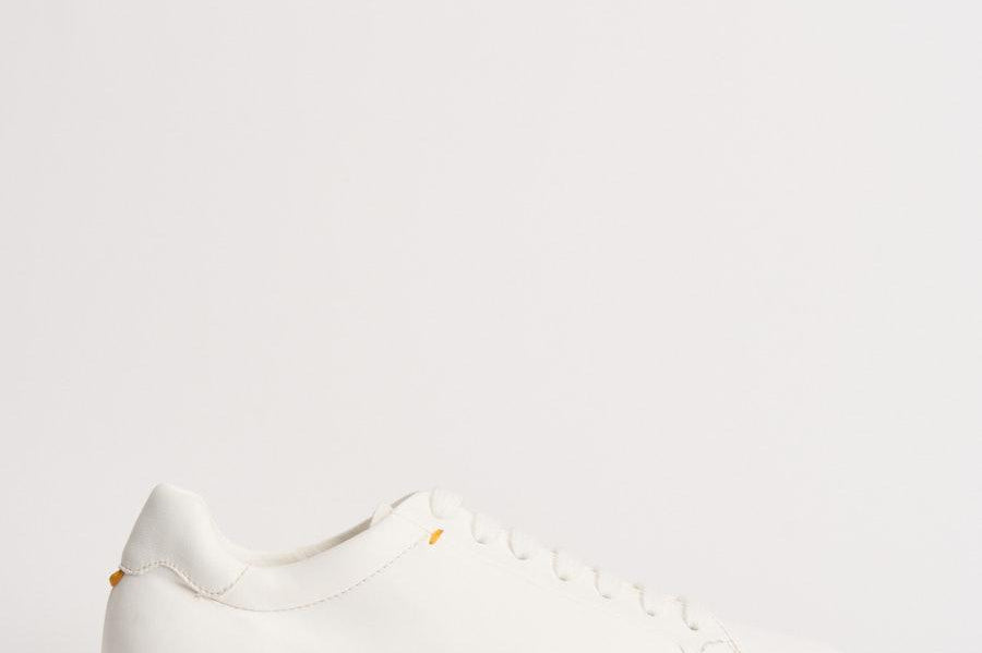 Sneakers uomo in pelle bianca 3552 PLONGEW11 DOUCAL'S 