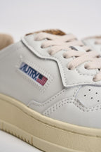 Sneakers Medalist Low donna bianche e animalier AULW HJ02 AUTRY 