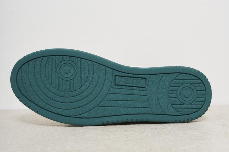 Sneakers uomo Medalist panna e verde AULM VS06 AUTRY 