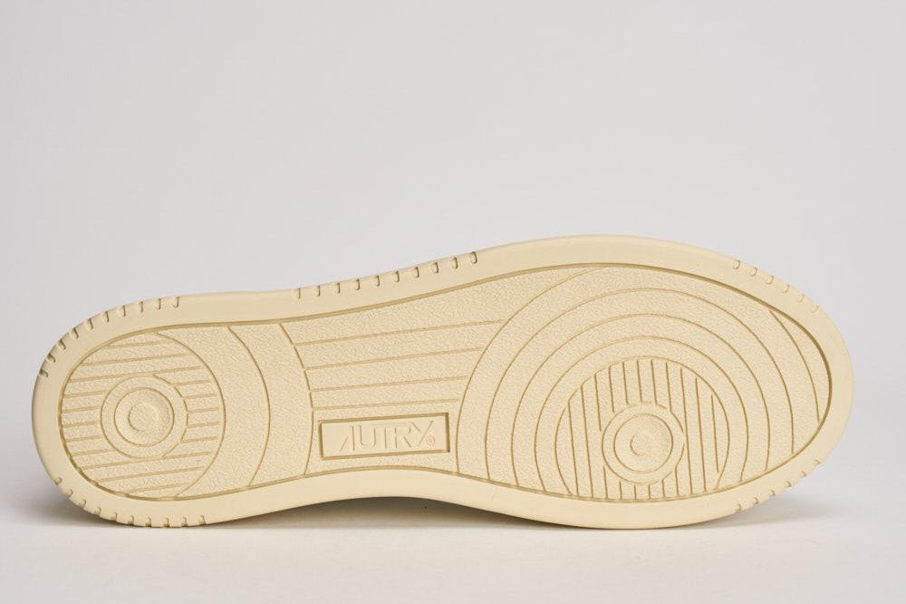 Sneakers uomo Medalist Low nera e bianca AULM ML02 AUTRY 