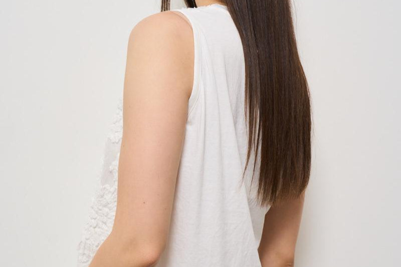 Top donna bianco con ricami floreali S25MD70 BIANCO TENSIONE IN 