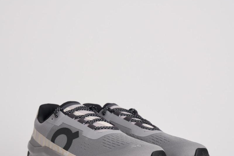 Sneakers uomo Monsteralloy grigie MONSTER ALLOY SILVER ON RUNNING 