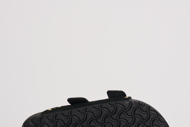 Sandalo donna Arizona nero con borchie oro<BR/> 1027855 BLACK BIRKENSTOCK 