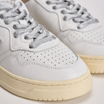 Sneakers donna Medalist bianca e cipria AULW SW02 AUTRY 