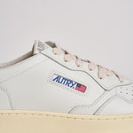 Sneakers uomo Medalist low bianca e arancione AULM LL26 AUTRY 