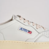 Sneakers uomo Medalist low bianca e arancione AULM LL26 AUTRY 