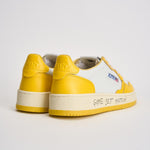 Sneakers uomo Medalist Low bianca e gialla AULM BH01 AUTRY 