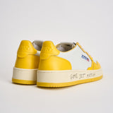 Sneakers uomo Medalist Low bianca e gialla AULM BH01 AUTRY 