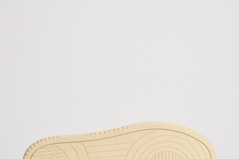 Sneakers uomo Medalist low bianca e nera AULM LL22 AUTRY 