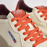 Sneakers uomo Medalist Low bianca e arancione AULM NE17 AUTRY 