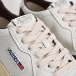 Sneakers uomo Medalist Low in suede bianca e marrone AULM FT19 AUTRY 