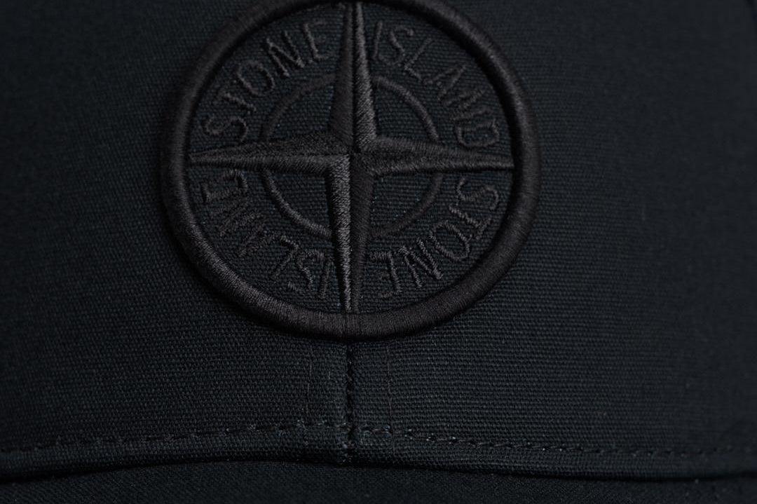 Cappello uomo con ricamo nero 9100013 S0248V0029 STONE ISLAND 