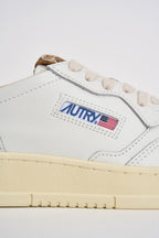 Sneakers Medalist Low donna bianche e animalier AULW HJ02 AUTRY 