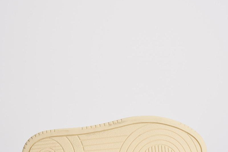 Sneakers donna Medalist bianca e nera AULW LL22 AUTRY 