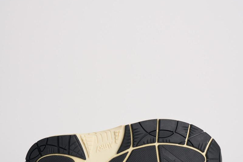 Sneakers uomo Hyperway Low nera HYLM UM07 AUTRY 